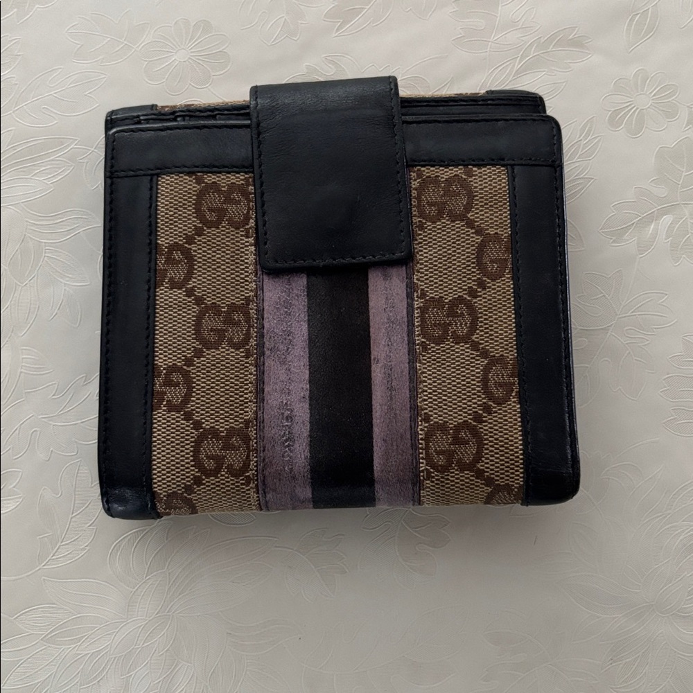 Gucci black leather and monogram vintage wallet. Made in Italy.